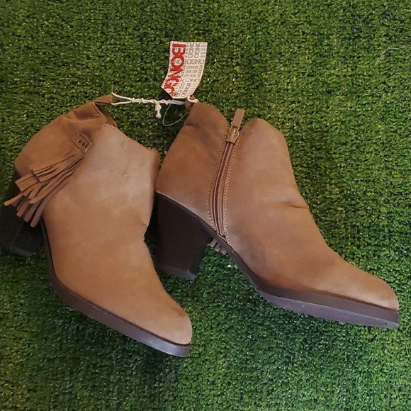 NWT Bongo Womens Zipper Up Ankle Booties with Fringe & Rivet Side Design - Picture 9 of 13
